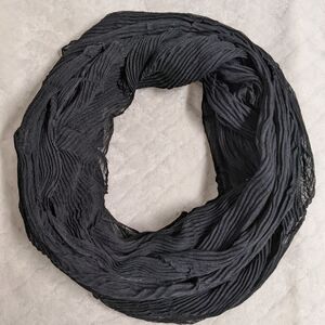 NWOT - Women's Lightweight Sheer Accordian Pleated Black Infinity Scarf